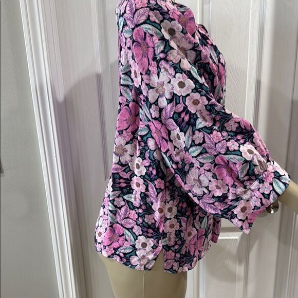 KAREN KANE PINK FLORAL PRINT TIE NECK DOLMAN BLOUSE. - Picture 4 of 9